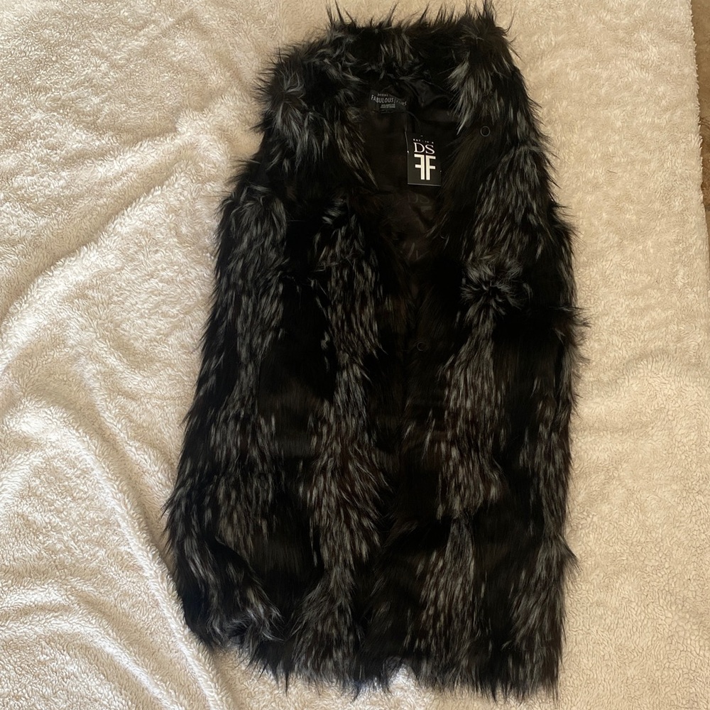🌹 💎 Fabulous Furs Black and Gray Faux Fur Vest
